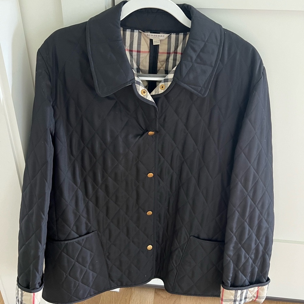 Women’s Burberry diamond quilted button jacket. Size XL in excellent condition